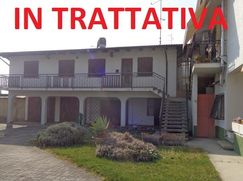 Casa Bi/Trifamiliare in Residenziale