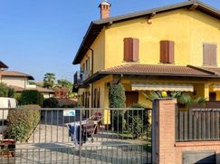 Casa Bi/Trifamiliare in Residenziale