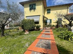 Casa Bi/Trifamiliare in Residenziale