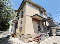 Casa Bi/Trifamiliare in Residenziale