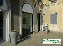 Negozio/Locale commerciale in Commerciale
