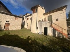 Casa Bi/Trifamiliare in Residenziale