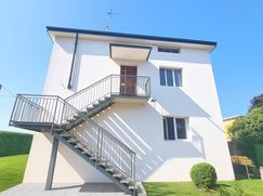 Casa Bi/Trifamiliare in Residenziale