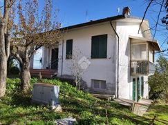 Casa Bi/Trifamiliare in Residenziale