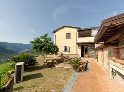 Casa Bi/Trifamiliare in Residenziale