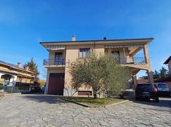 Casa Bi/Trifamiliare in Residenziale
