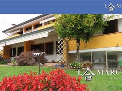 Casa Bi/Trifamiliare in Residenziale