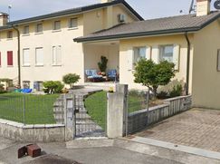 Casa Bi/Trifamiliare in Residenziale