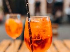 Attività/Licenza (con o senza mura) in Commerciale