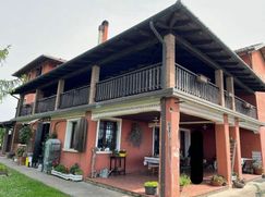 Casa Bi/Trifamiliare in Residenziale