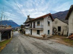 Casa Bi/Trifamiliare in Residenziale