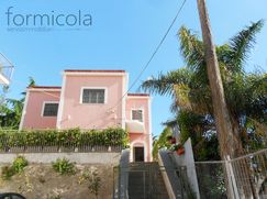 Casa Bi/Trifamiliare in Residenziale