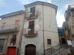 Casa Bi/Trifamiliare in Residenziale