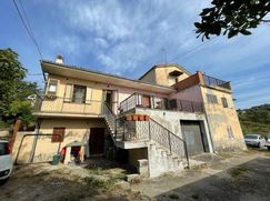 Casa Bi/Trifamiliare in Residenziale