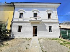 Casa Bi/Trifamiliare in Residenziale