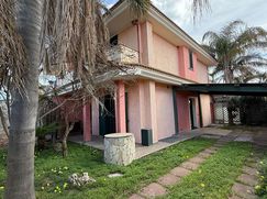 Casa Bi/Trifamiliare in Residenziale