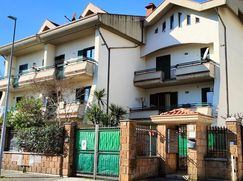 Casa Bi/Trifamiliare in Residenziale