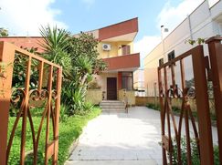 Casa Bi/Trifamiliare in Residenziale