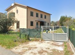 Casa Bi/Trifamiliare in Residenziale