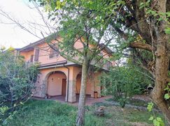 Casa Bi/Trifamiliare in Residenziale