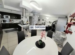 Casa Bi/Trifamiliare in Residenziale