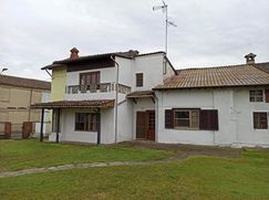 Casa Bi/Trifamiliare in Residenziale