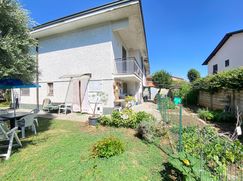 Casa Bi/Trifamiliare in Residenziale