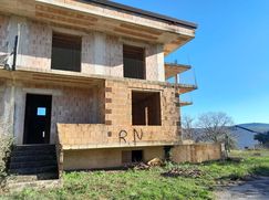 Casa Bi/Trifamiliare in Residenziale