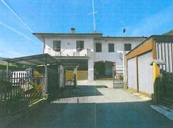 Casa Bi/Trifamiliare in Residenziale
