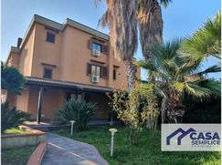 Casa Bi/Trifamiliare in Residenziale