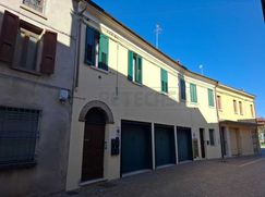 Casa Bi/Trifamiliare in Residenziale