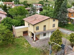 Casa Bi/Trifamiliare in Residenziale
