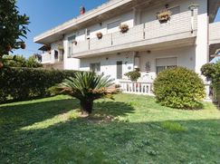 Casa Bi/Trifamiliare in Residenziale