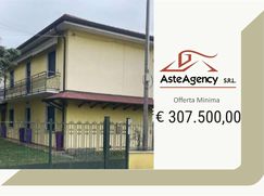 Casa Bi/Trifamiliare in Residenziale