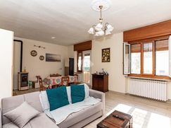 Casa Bi/Trifamiliare in Residenziale