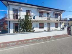 Casa Bi/Trifamiliare in Residenziale
