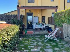 Casa Bi/Trifamiliare in Residenziale