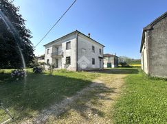 Casa Bi/Trifamiliare in Residenziale