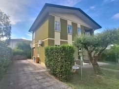 Casa Bi/Trifamiliare in Residenziale