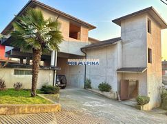Casa Bi/Trifamiliare in Residenziale