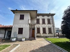 Casa Bi/Trifamiliare in Residenziale