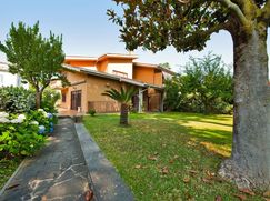 Casa Bi/Trifamiliare in Residenziale