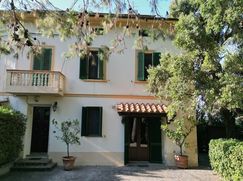 Casa Bi/Trifamiliare in Residenziale