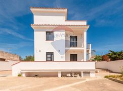 Casa Bi/Trifamiliare in Residenziale