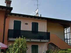 Casa Bi/Trifamiliare in Residenziale