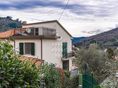 Casa Bi/Trifamiliare in Residenziale