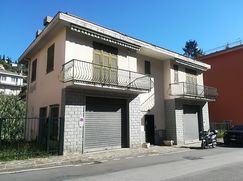 Casa Bi/Trifamiliare in Residenziale