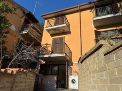 Casa Bi/Trifamiliare in Residenziale
