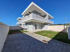 Casa Bi/Trifamiliare in Residenziale