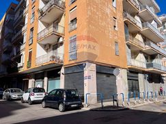 Negozio/Locale commerciale in Commerciale